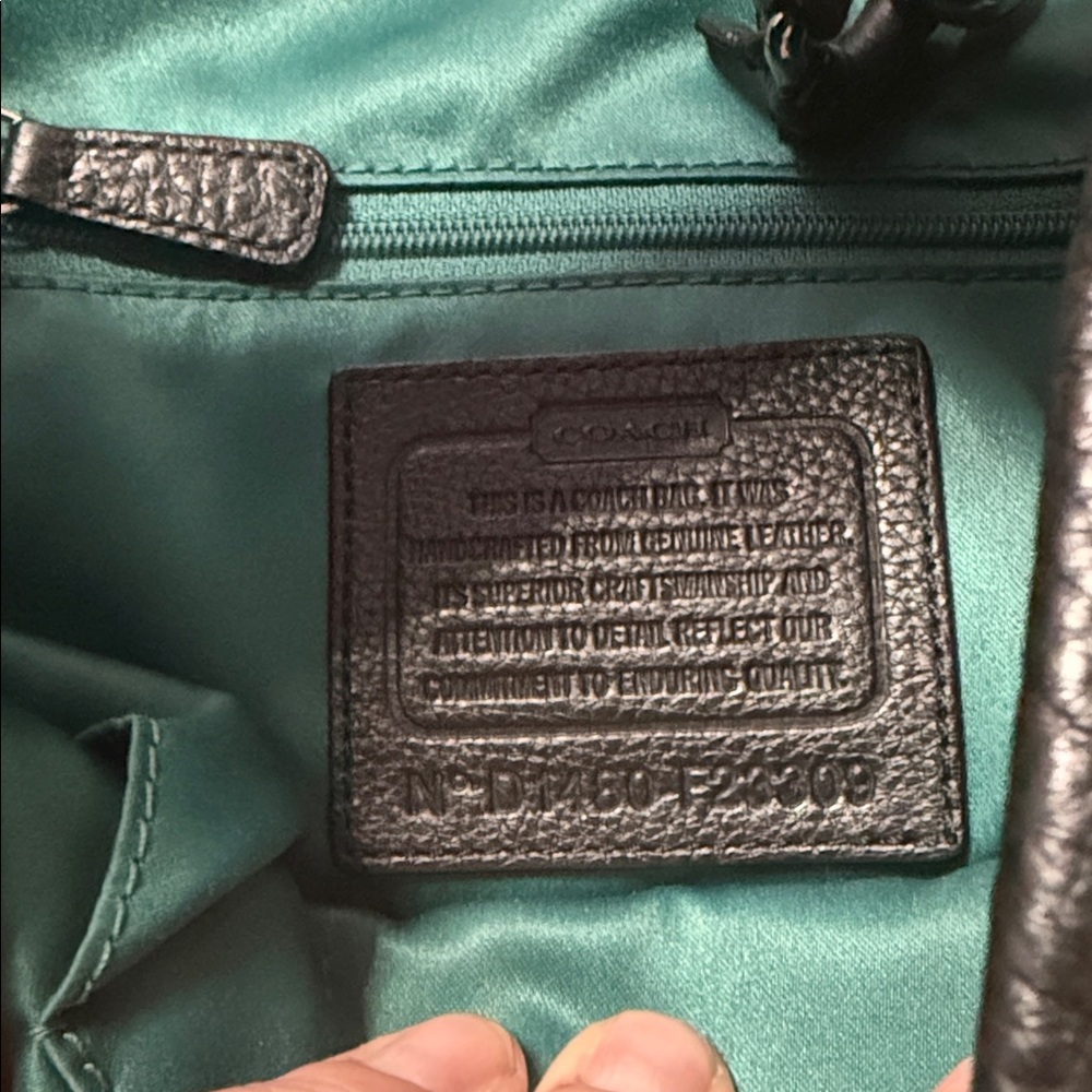 Authentic Coach Avery Hobo Bag - Picture 4 of 11